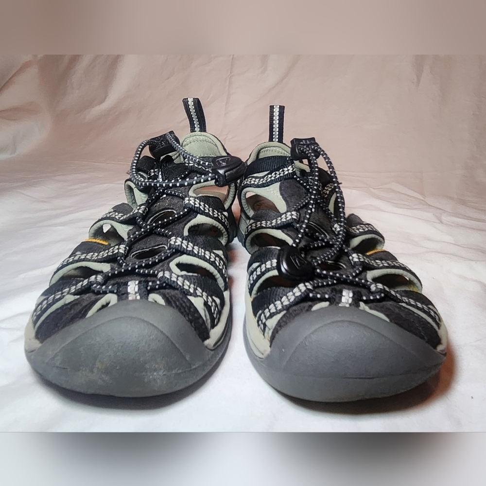 Keen Women's Black and Gray Sandals Size 6 - Picture 3 of 6
